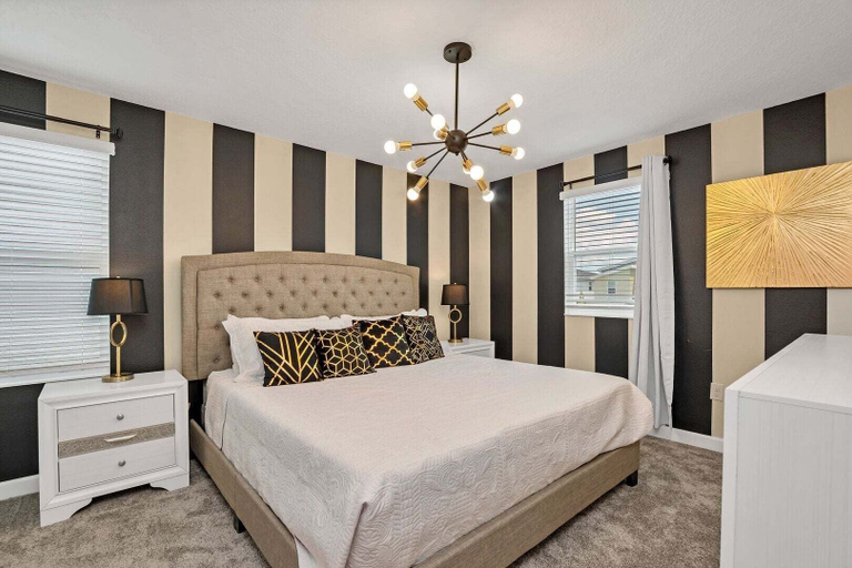 View from room, Disney Decorated Home 8min to Disneyworld Pool/spa Sleeps 22 104, Osceola