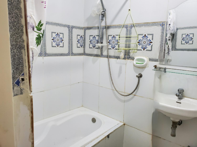 Bathroom 3, Chantal Beach House, San Fabian