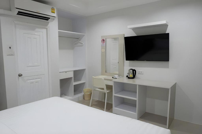 Others 3, The Gun Hotel, Muang Surin