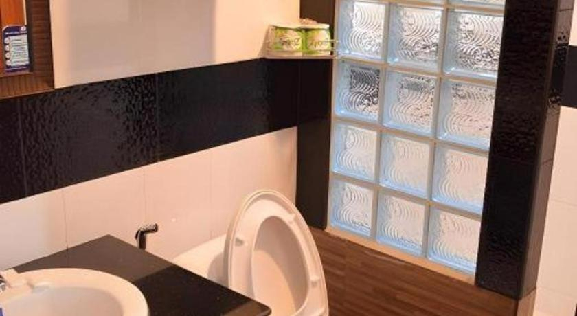 Bathroom 3, TNA Hotel, Vangvieng