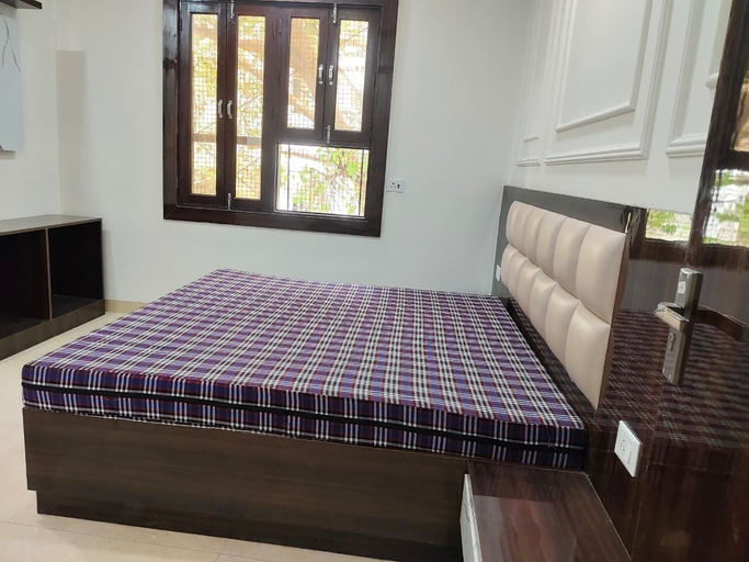 Room 2, Jeet residency by twamev, Delhi