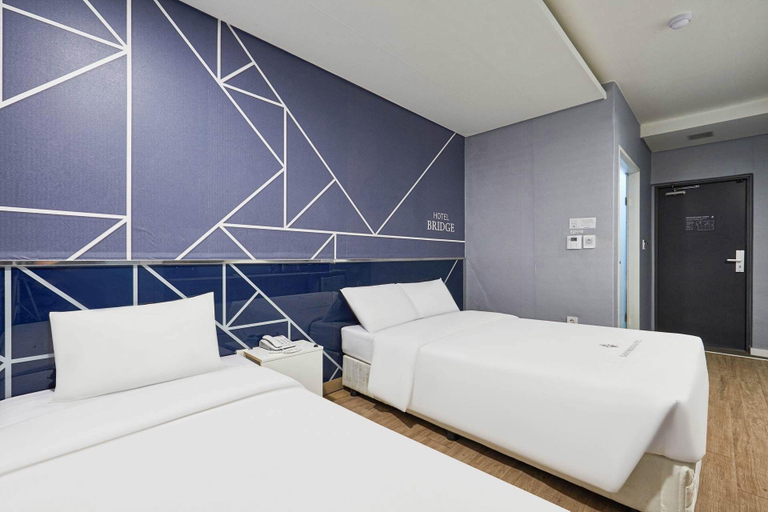 Bedroom 3, Hotel Bridge, Yeongdeungpo