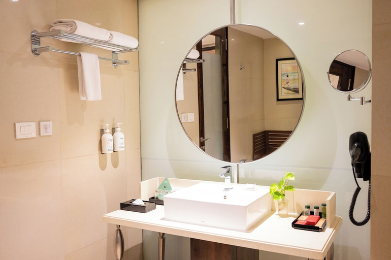 Bathroom 4, Grand Kakinada by GRT Hotels, East Godavari