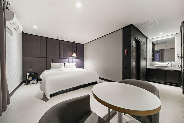 Bedroom 3, Almond Hotel, Gupo Station, Busan, Gangseo