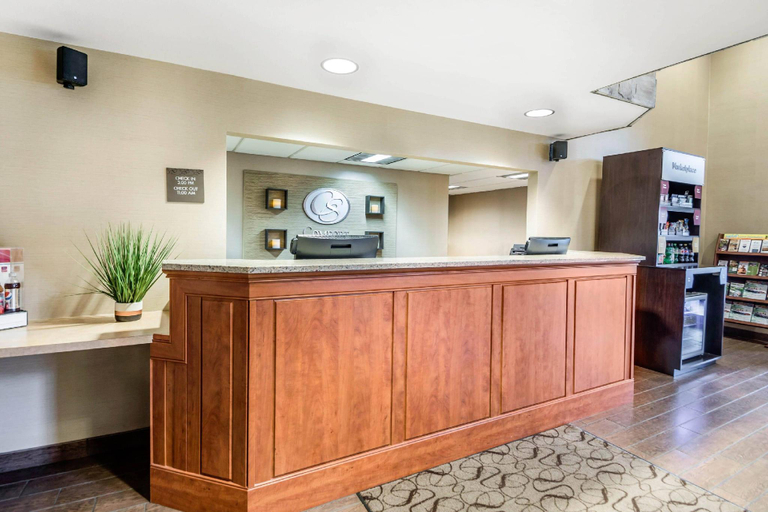 Public Area 2, Comfort Suites at Par 4 Resort, Waupaca