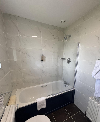Bathroom 2, Ring of Kerry Hotel