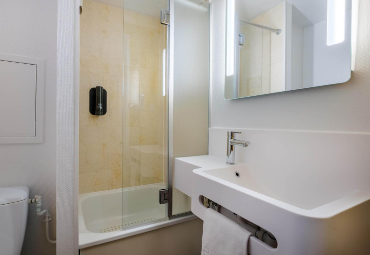 Bathroom 4, B&B Hotel FREJUS Puget-sur-Argens, Var