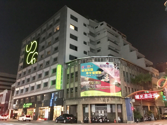Exterior & Views