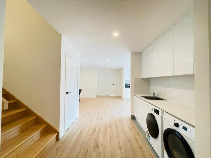 Interior, 262Troughton, Coopers Plains