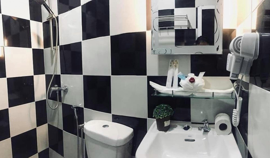 Bathroom 4, Tambun Warm Hotel, Kinta