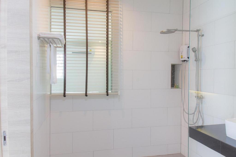Bathroom 4, Pannara Hotel, Muang Lop Buri