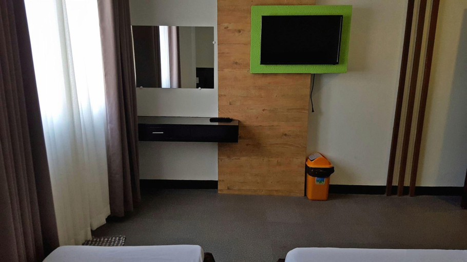 Bedroom 2, Hotel Henrico  Kisad, Baguio City