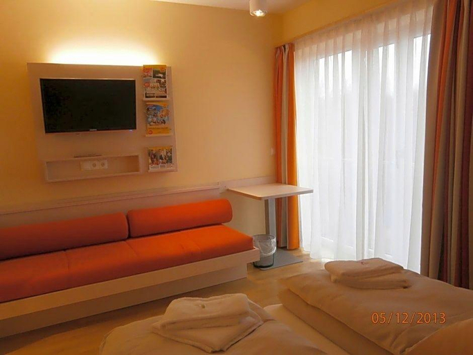 Bedroom, JUFA Hotel im Bruckenkopfpark - Julich, Düren