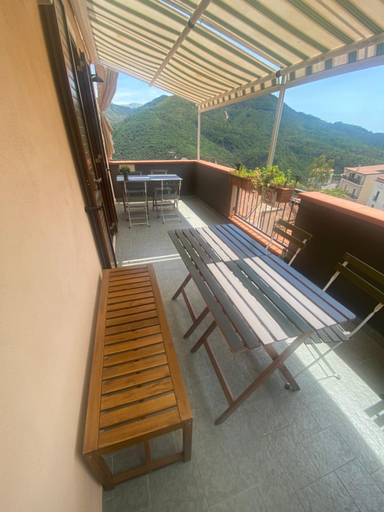 Others 2, La terrazza nel borgo, Cosenza