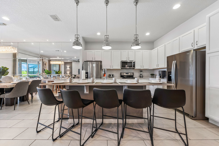 Food & Drinks 5, 8005 Oak Shadow Court, Polk