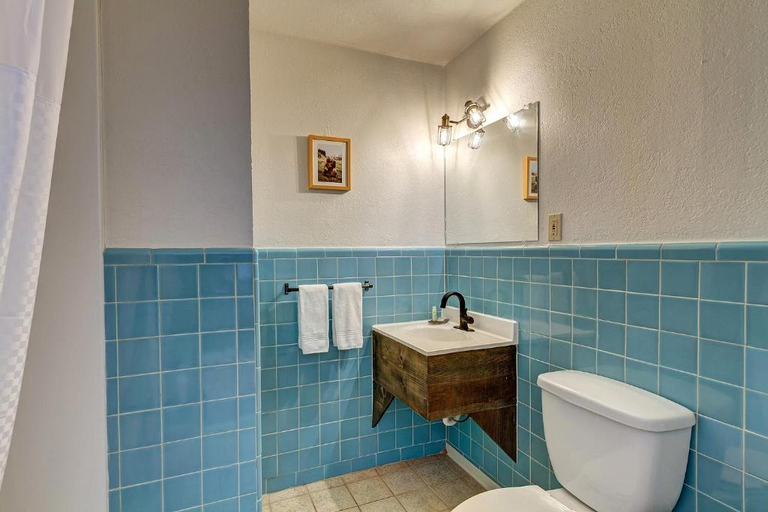 Bathroom 3, Loyal Duke Lodge, Chaffee