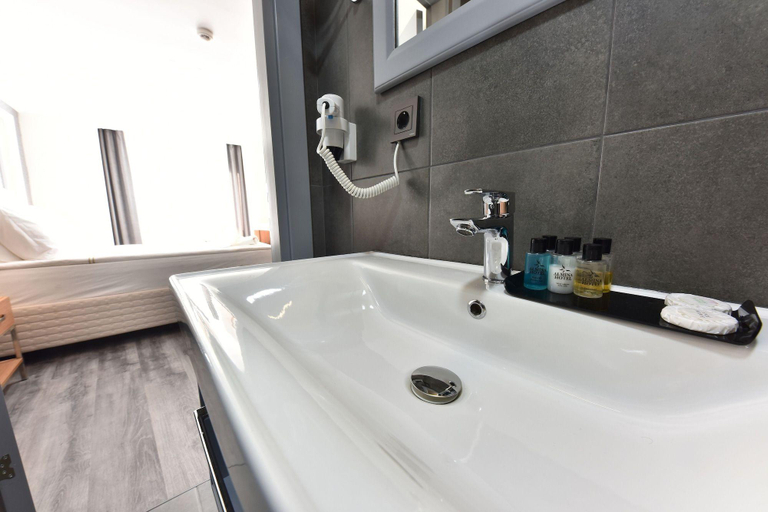Bathroom 5, Almina Inn Hotel, Fatih