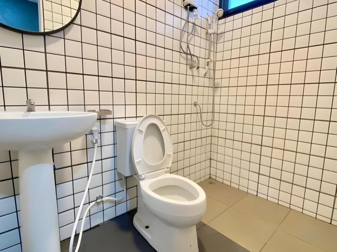 Bathroom 3, Boxotel, Muang Maha Sarakam