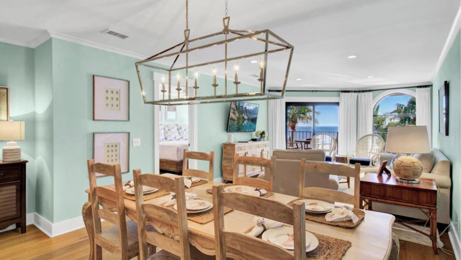 Interior 2, 415 Seascape by Avantstay Beachfront Condo w/ Communal Pool Access, Charleston