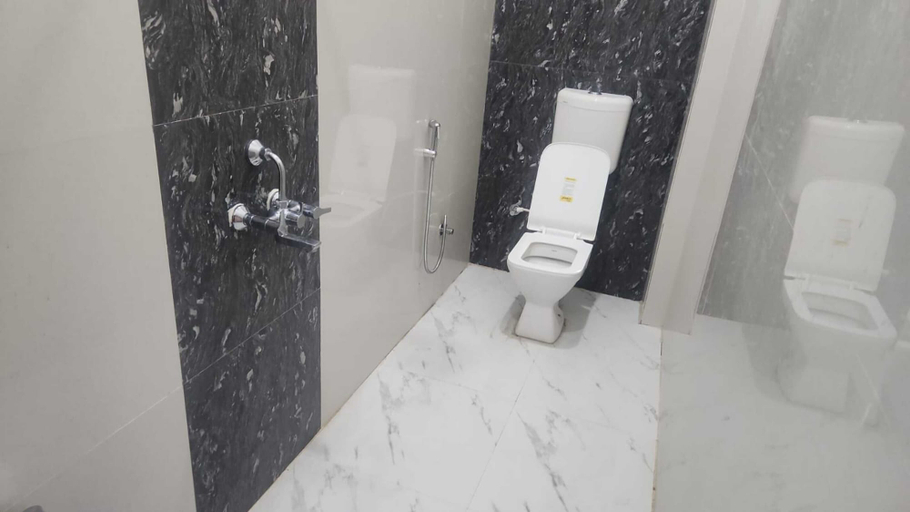 Bathroom 4, Vivanta Palace, Deoghar