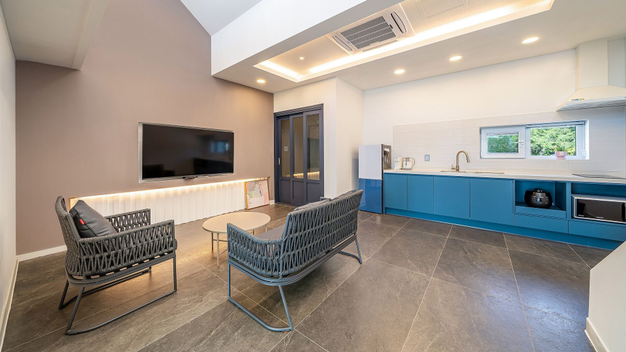 Others 2, Changwon 055 Poolvilla, Masan