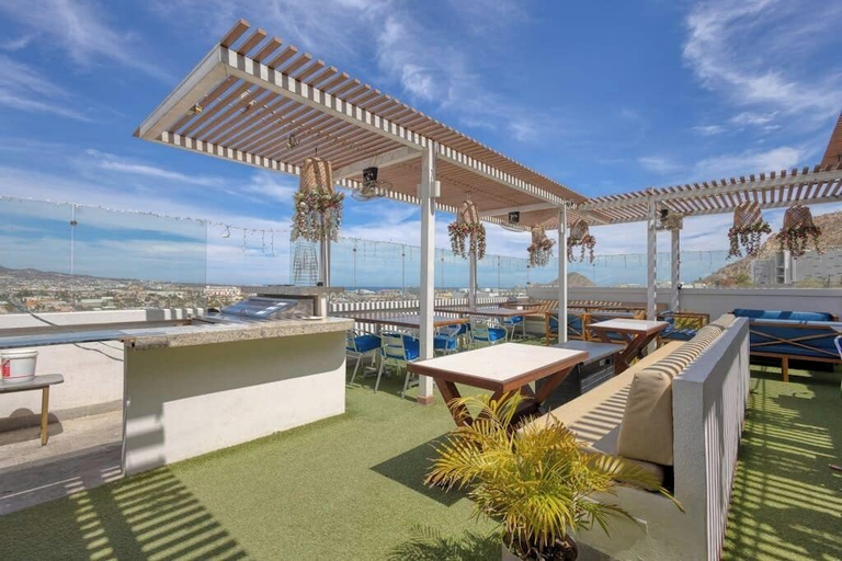Outdoor dining 2, Dog-friendly Hotel Suite With Ocean-view Rooftop Infinity Pool, Central AC & gym, La Paz