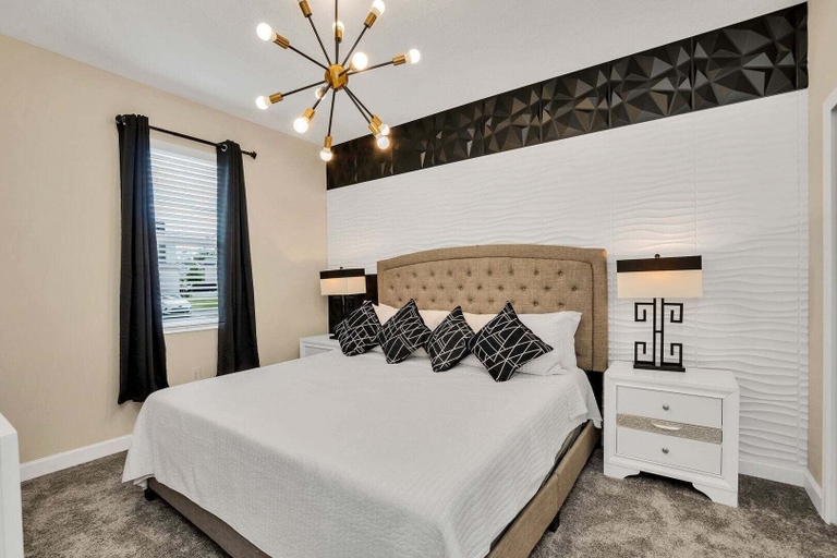 Room 4, Disney Decorated Home 8min to Disneyworld Pool/spa Sleeps 22 104, Osceola