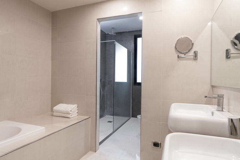 Bathroom 5, Radisson Blu Hotel N'Djamena, N'Djamena