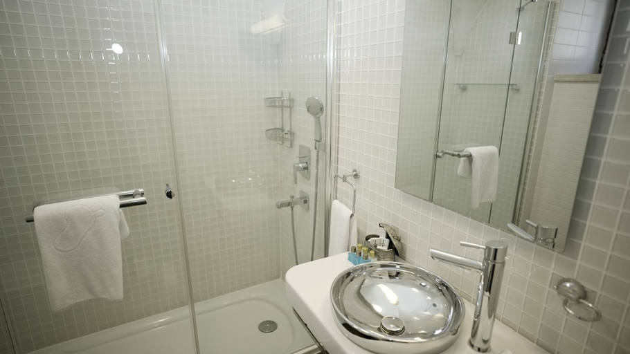 Bathroom 3, Kasr-i Nehroz Hotel, Midyat