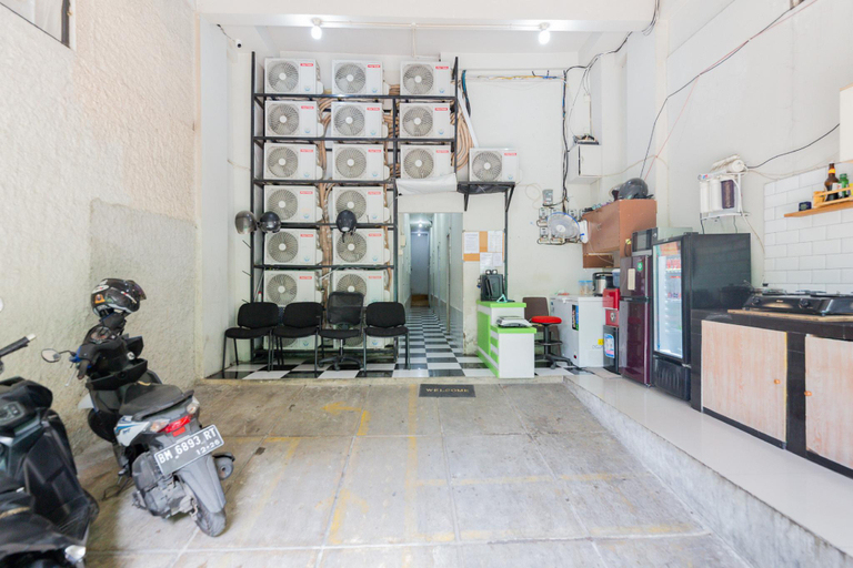 Public Area, RedDoorz @ Stariez Kemang, South Jakarta