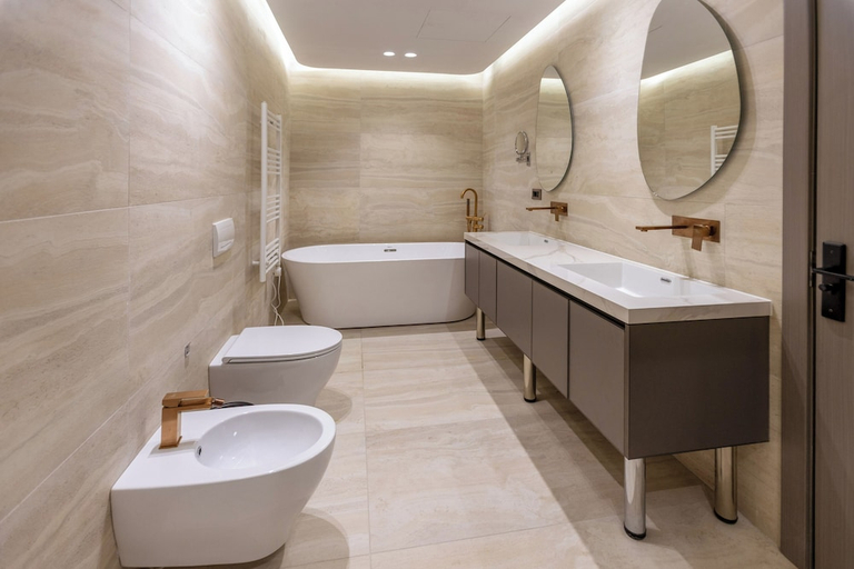 Bathroom 5, Grand Europa, Shkodrës