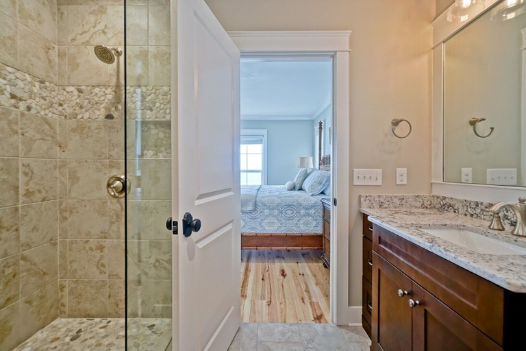 Bathroom 5, Cinnamon Sands 6 Bedroom Home by RedAwning, Brunswick