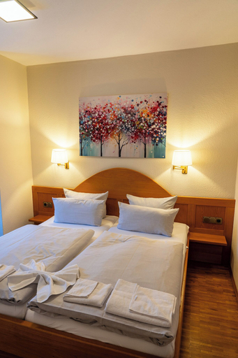 Bedroom 3, Hotel Restaurant St. Germanshof, Südwestpfalz