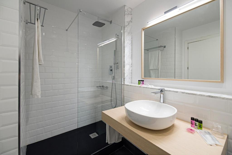 Bathroom 4, B&B Apartamentos Madrid Centro Fuencarral 46, Madrid
