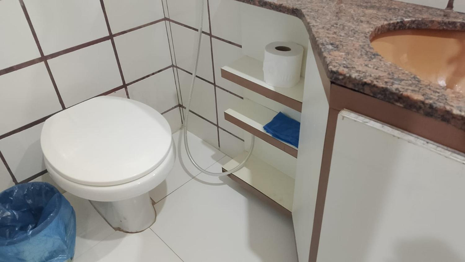 Bathroom 2, Sossai Hostel, Vitoria