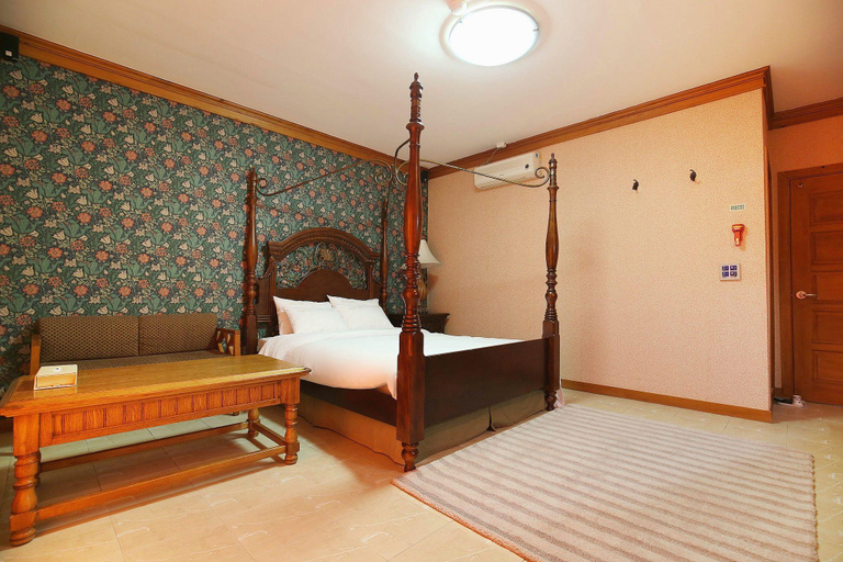 Bedroom 4, Chungju (Suanbo) Hotel Screen, Chungju