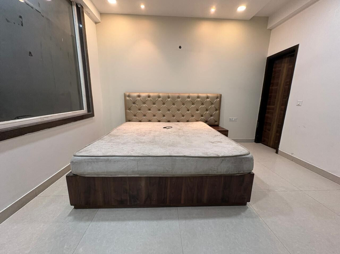 Room 5, Jeet residency by twamev, Delhi