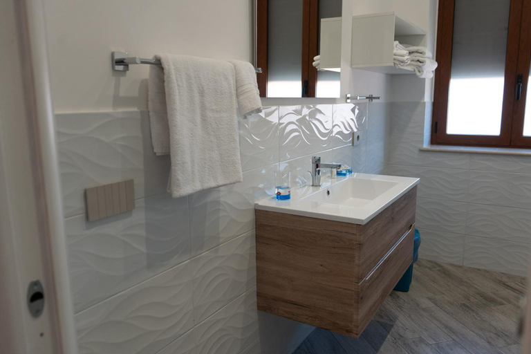 Bathroom 5, La Dolce Vita, Napoli
