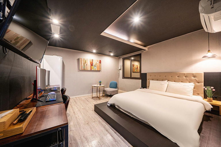 Bedroom 3, The Stone Bridge Hotel Sasang                                                               , Sasang