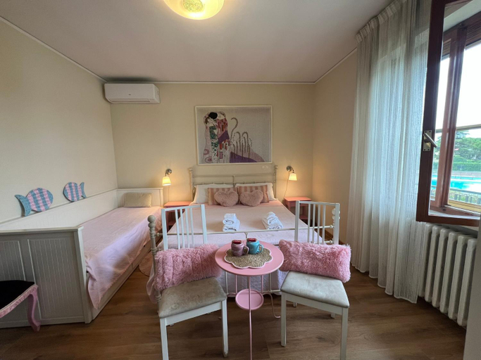 Bedroom 2, The little lake Verona villa, Verona