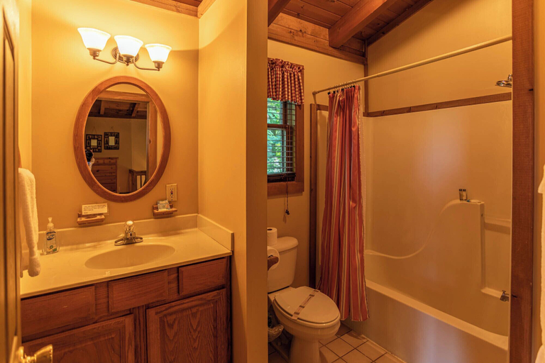 Interior 5, Apple of my Eye, Watauga