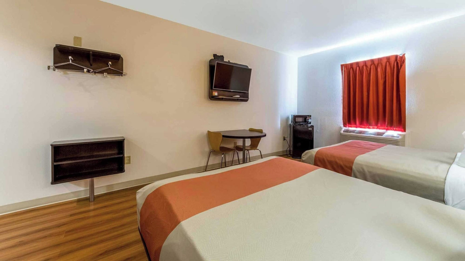 Bedroom 3, Motel 6 Jourdanton, TX, Atascosa