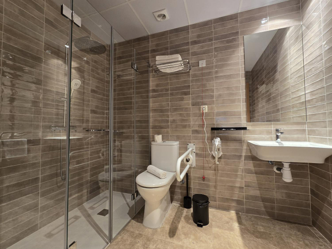 Bathroom 2, Suites You Opera, Madrid