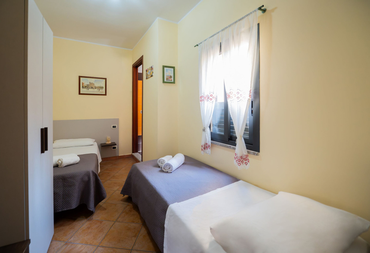 Bedroom 3, Vico Tauro House, Messina