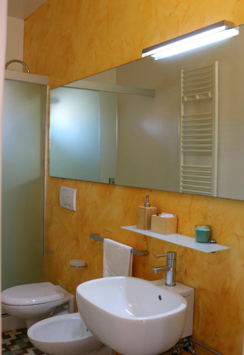 Bathroom 3, Monti d'Abruzzo, Chieti