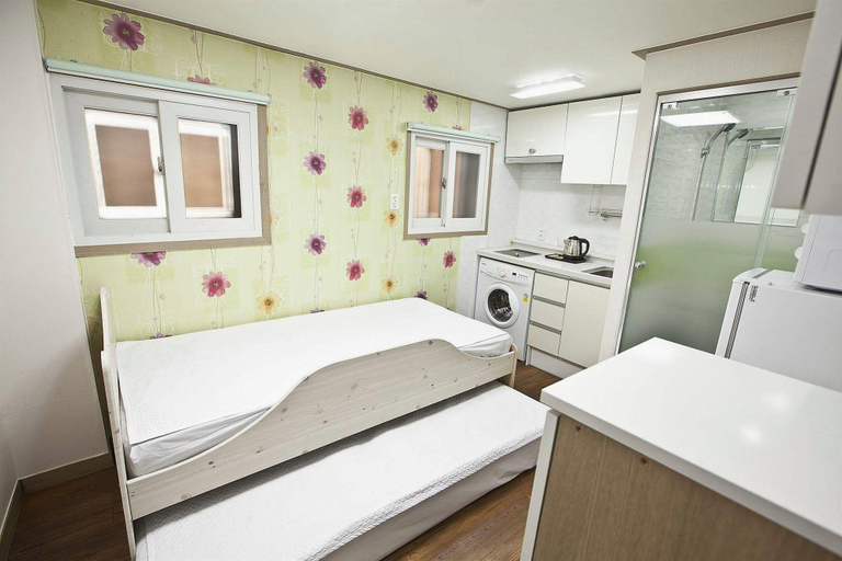 Bedroom 4, 24 Guesthouse Sinchon, Mapo