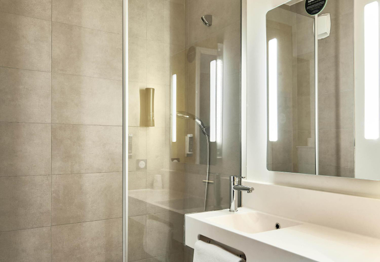 Bathroom, B&B HOTEL Paris Ivry Quai de Seine, Val-de-Marne