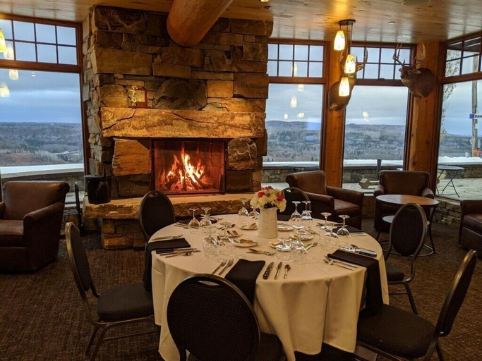 Food & Drinks 4, Mont du Lac Resort, Douglas