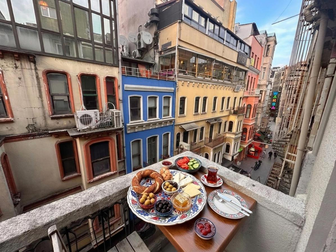 Food & Drinks 5, Tanya Apartment, Beyoğlu