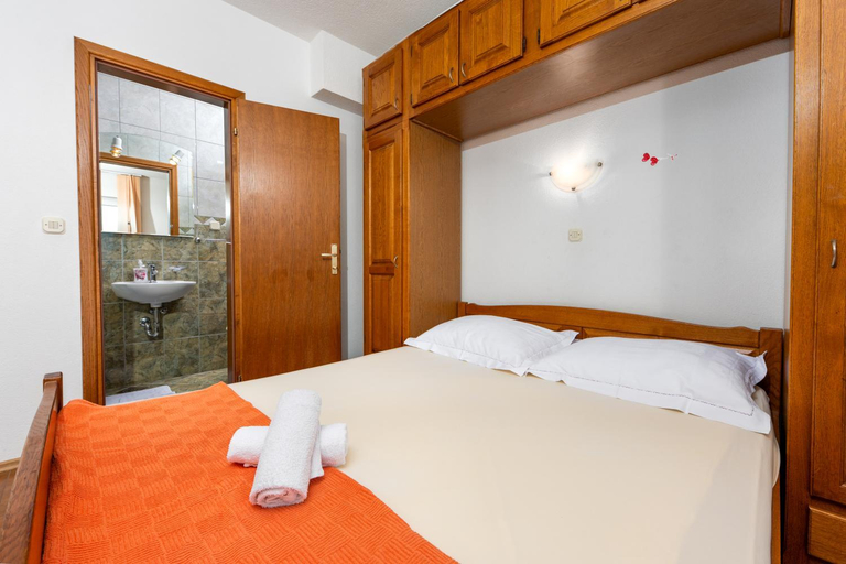 Bedroom 2, Roso Marica - Apartments & Rooms, Makarska